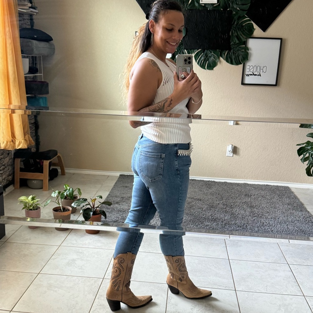 Meet your Posher, Alixandrea